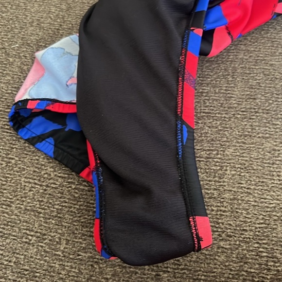 Aqua Green Cinch
Front One Piece Swimsuit
Medium Multicolor Size 8 - Picture 9 of 14